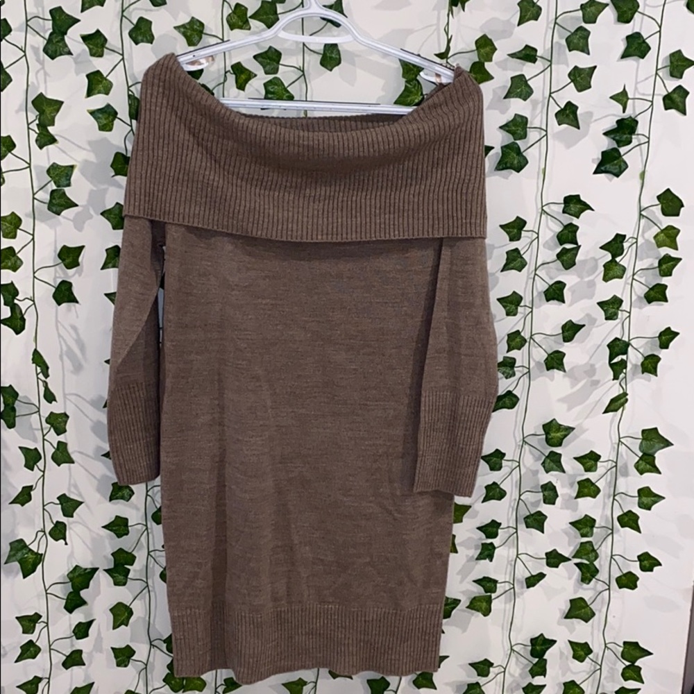 Oversized sweater dress. Can fit Medium